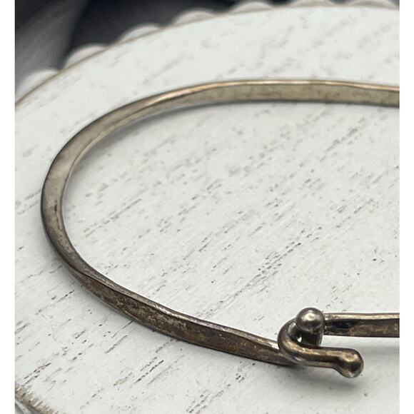 James Avery Sterling Silver Hammered Hook On Bangle Bracelet - Picture 3 of 6